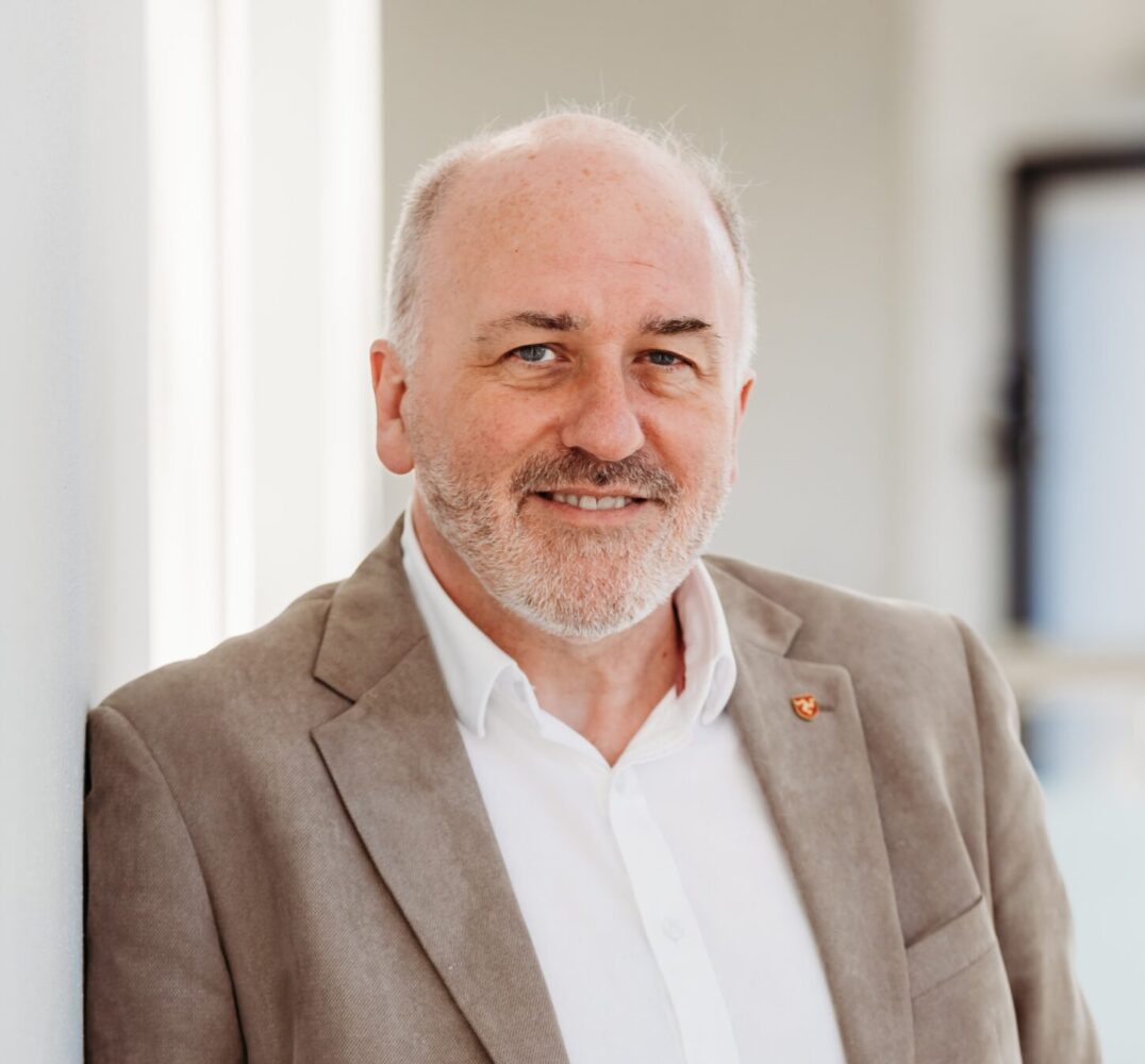 Headshot of Kurt Roosen